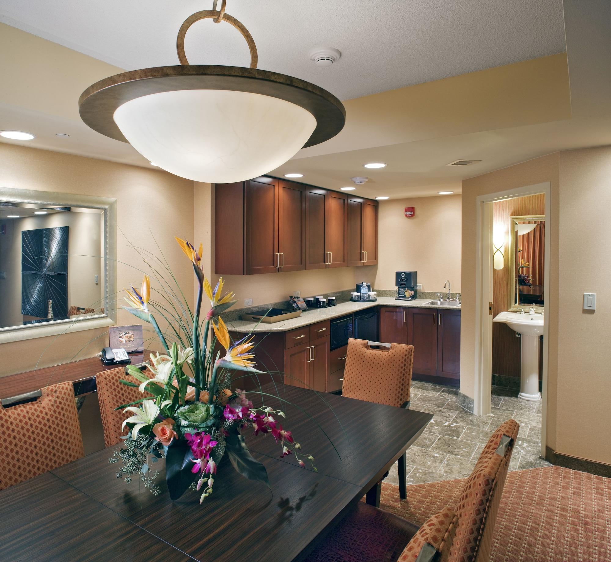 Embassy Suites By Hilton Norman Hotel & Conference Center Экстерьер фото