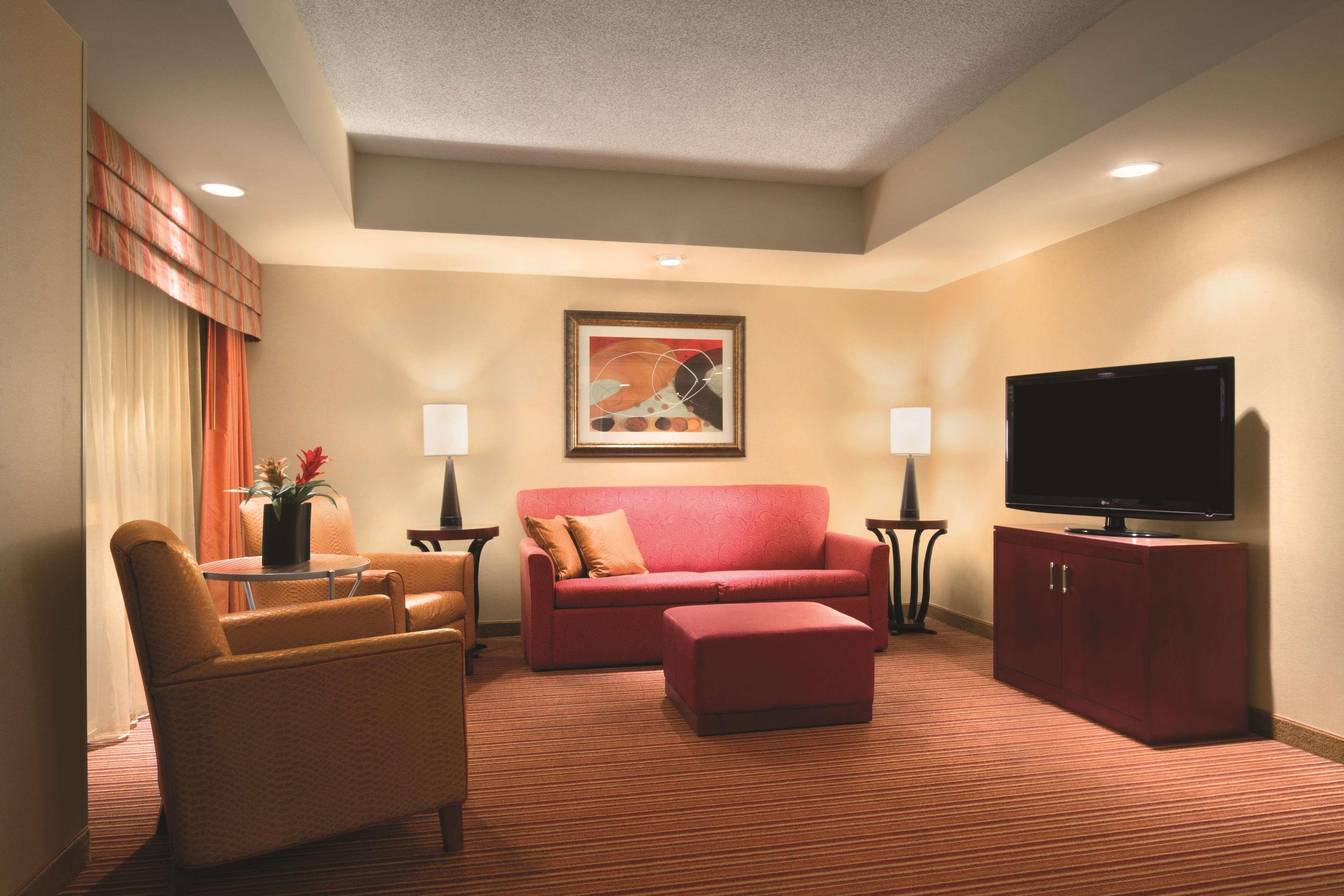 Embassy Suites By Hilton Norman Hotel & Conference Center Номер фото