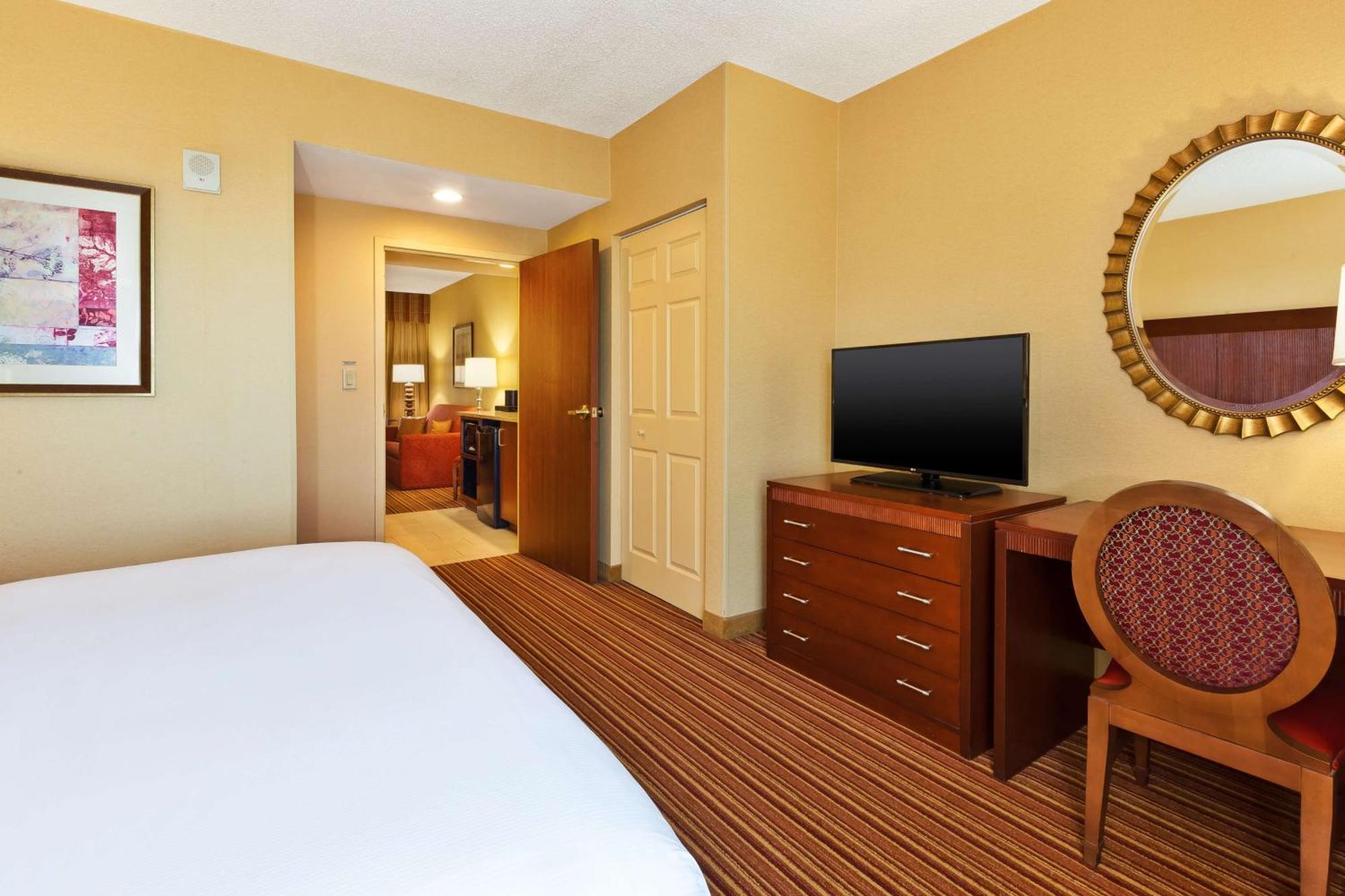 Embassy Suites By Hilton Norman Hotel & Conference Center Экстерьер фото