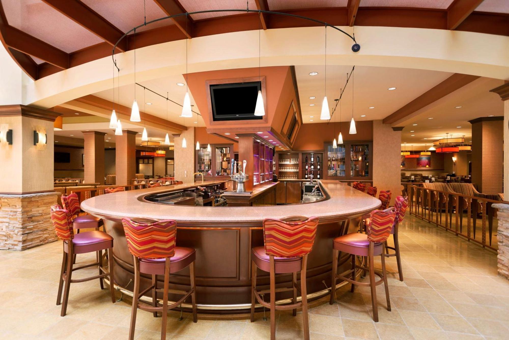 Embassy Suites By Hilton Norman Hotel & Conference Center Экстерьер фото